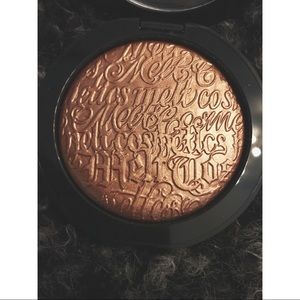 MELT COSMETICS Nova